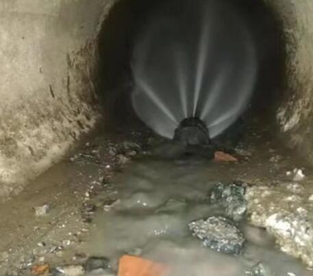 雨情就是命令 地下管网清淤不停歇——筑牢城市防汛“生命线”